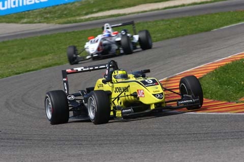 f3_mugello_race2_zande_actie_480